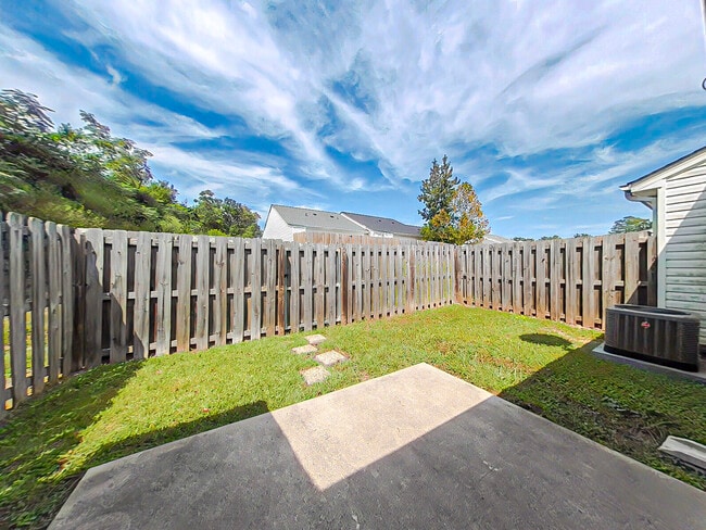 Building Photo - 1739 Elizabeth St