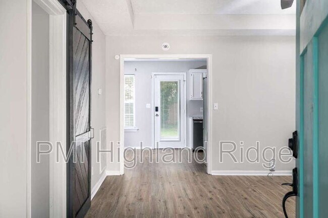 Building Photo - 2414 Lismore Dr