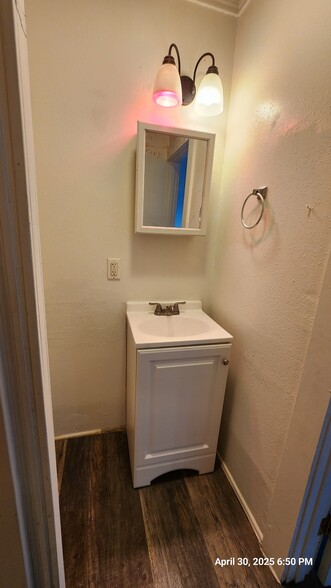 Building Photo - 430 S Holladay Dr