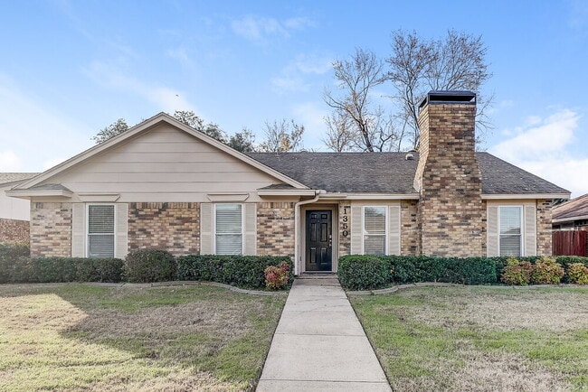 Building Photo - 1350 Greenbriar Ln