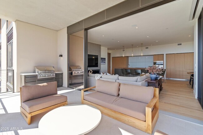 Building Photo - 5000 N Camelback Rdg Dr