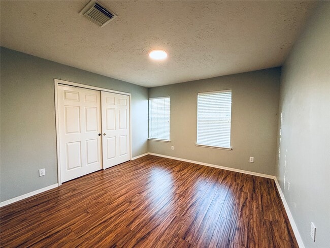 Building Photo - 2439 Shelby Park Dr