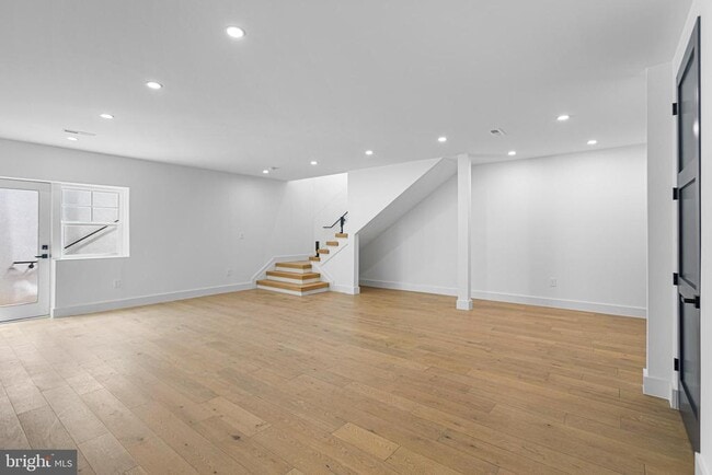 Building Photo - 1733 Chain Bridge Rd