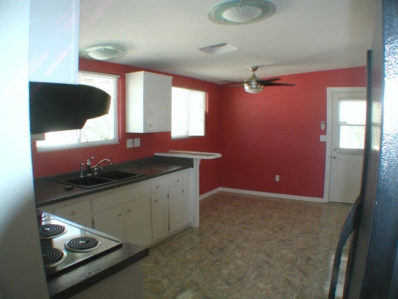 Building Photo - 72461 Sunnyvale Dr