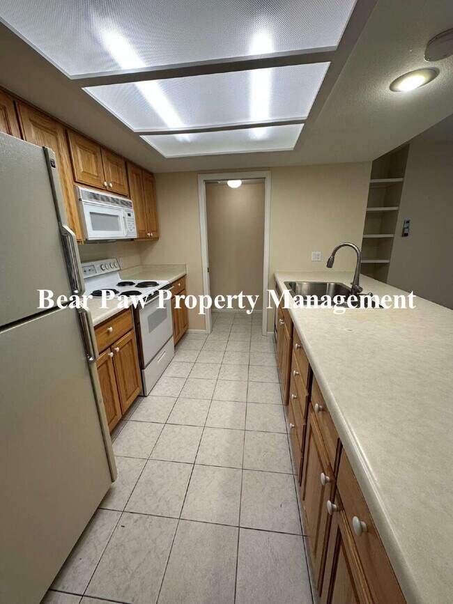 Building Photo - "Great  2-Bed, 2-Bath Condo Genesee"