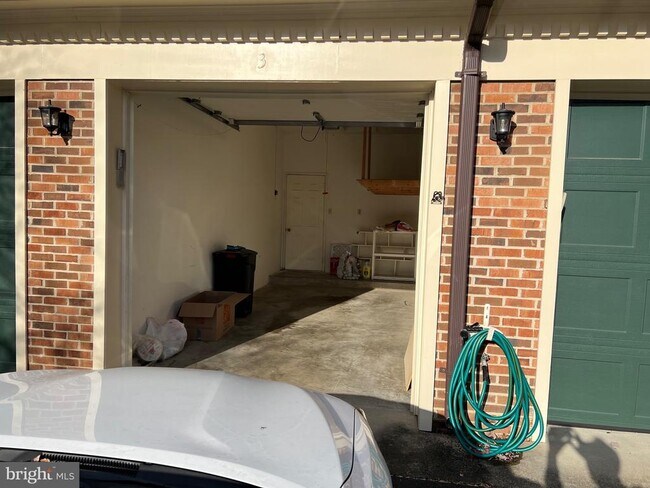 Building Photo - 7256 Glen Hollow Ct