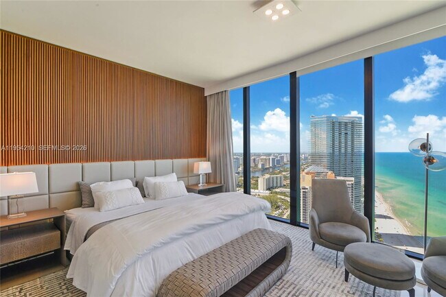 Building Photo - 18555 Collins Ave