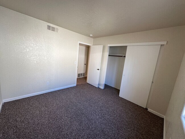 Building Photo - 312 N Riverside Dr