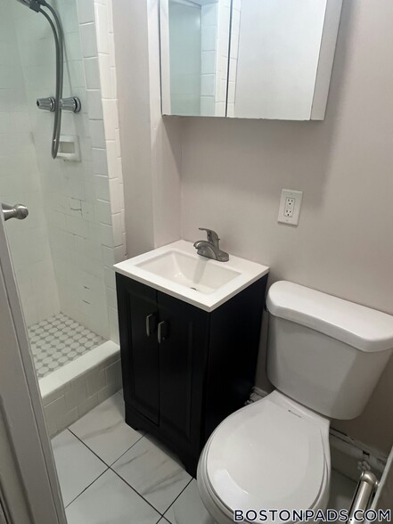 Building Photo - 4 Garden Ct St