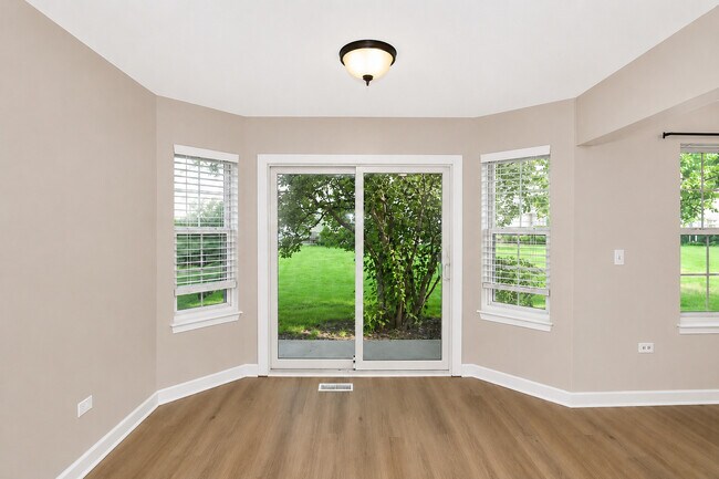 Building Photo - 651 Lancaster Cir