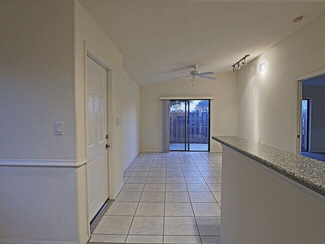 Building Photo - 5264 Cedarbend Dr