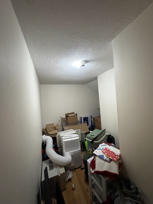 Building Photo - 204 Belchertown Rd