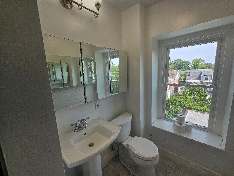 Building Photo - 142 Sumac St
