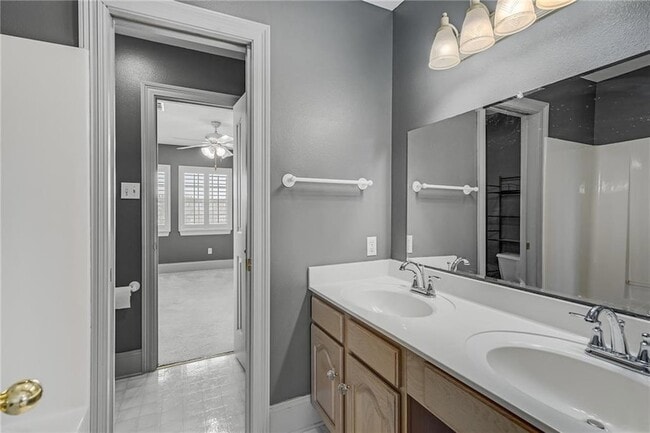 Building Photo - 304 Mistletoe Dr