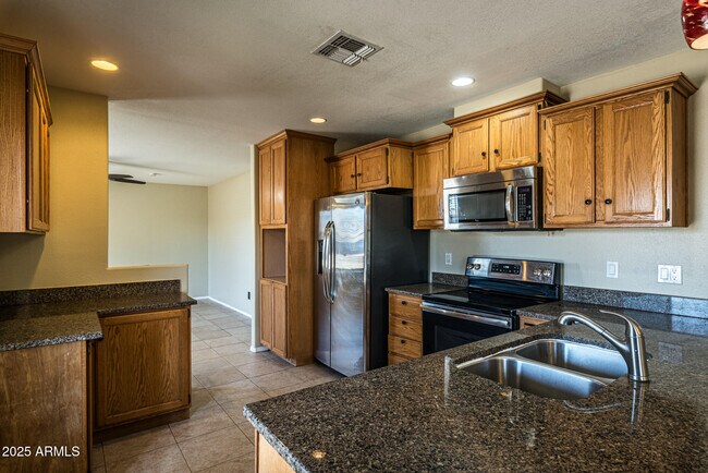 Building Photo - 4541 E Pershing Ave