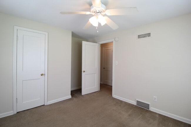 Building Photo - 1 Bedroom 1 Bath Duplex in Navy Hill Area ...