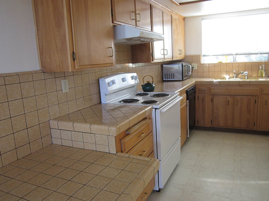 Kitchen - 225 Butte Dr