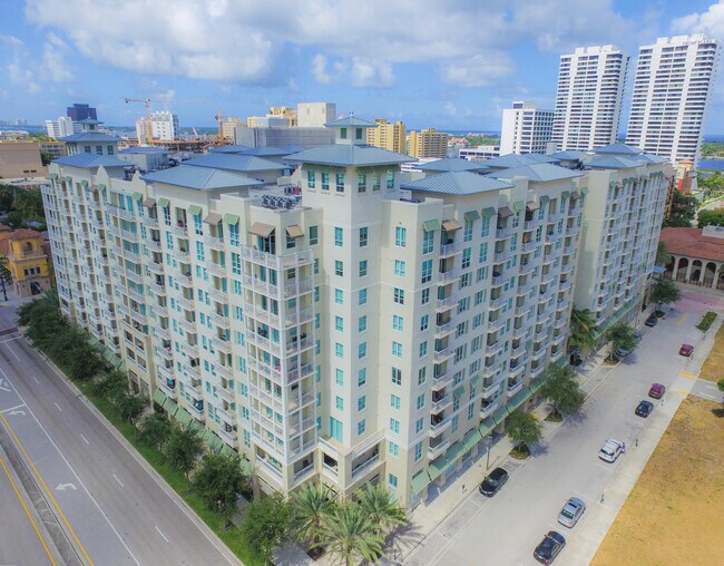 Building Photo - 480 Hibiscus St