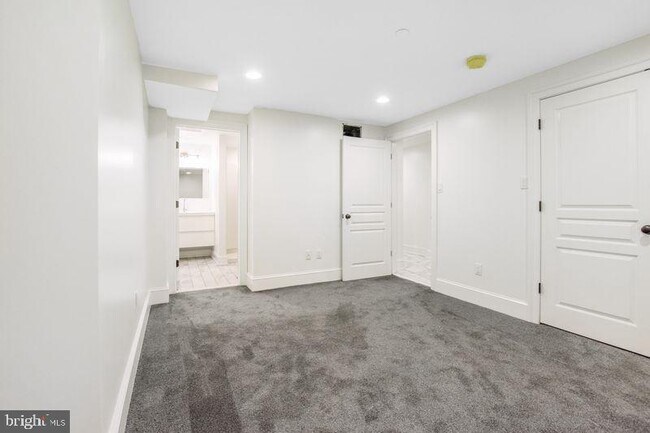 Building Photo - 8 N New St