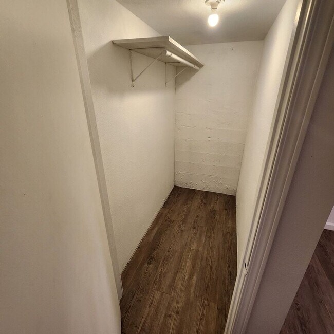 Building Photo - 2108 Laurel