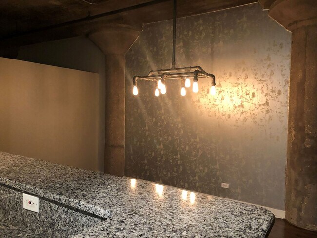 Building Photo - 411 W Ontario St