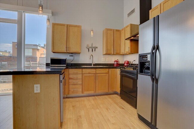 Building Photo - 1438 Little Raven St