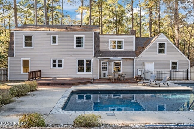 Building Photo - 215 Canterbury Rd