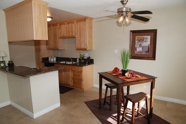 Building Photo - The Walnut Avenue Apartments