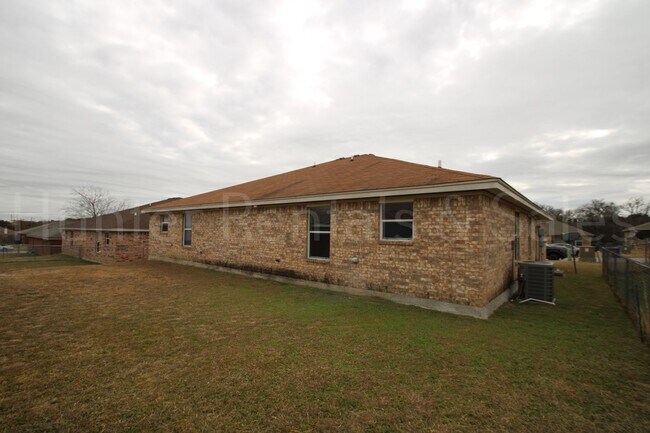 Building Photo - Cove Duplex