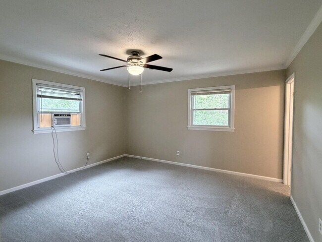 Building Photo - 725 Wildflower Ln