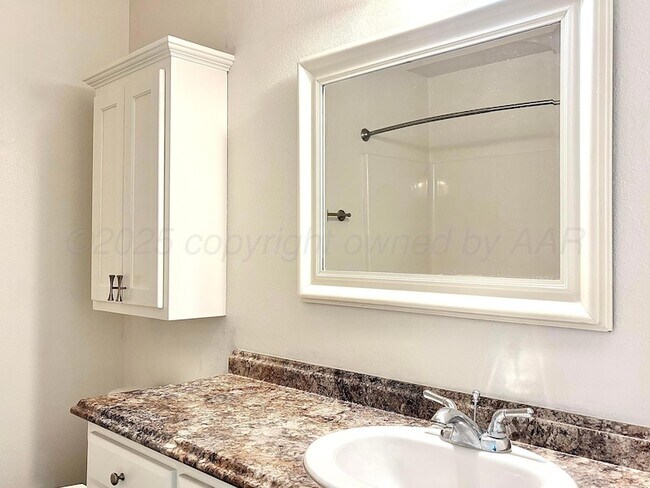 Building Photo - 4521 Pine St