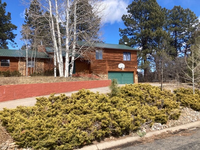 Building Photo - 405 Fir Dr