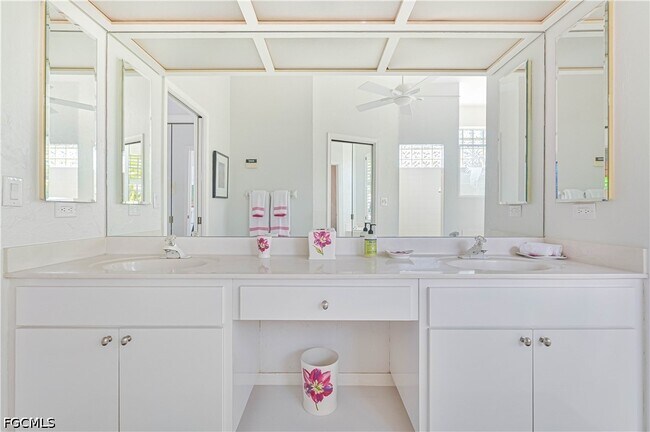 Building Photo - 3681 Lakemont Dr