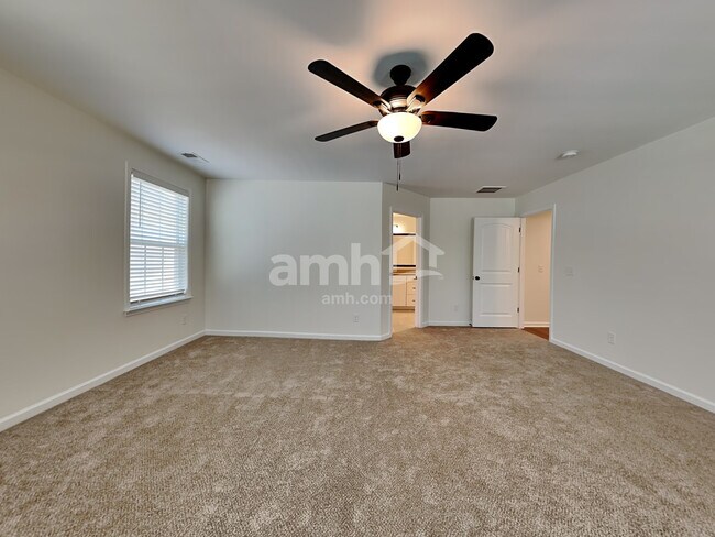 Building Photo - 128 Martello Rd