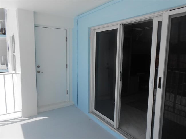 Building Photo - 4540 N Ocean Dr