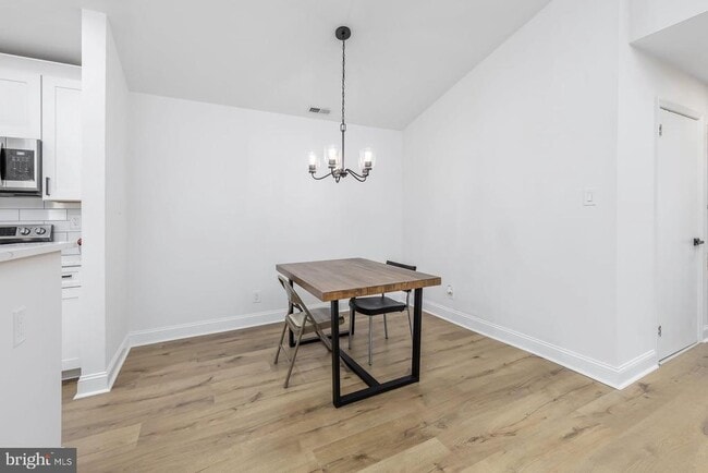 Building Photo - 56 Crestmont Dr