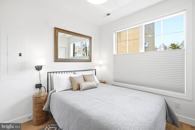 Building Photo - 1775 Swann St NW