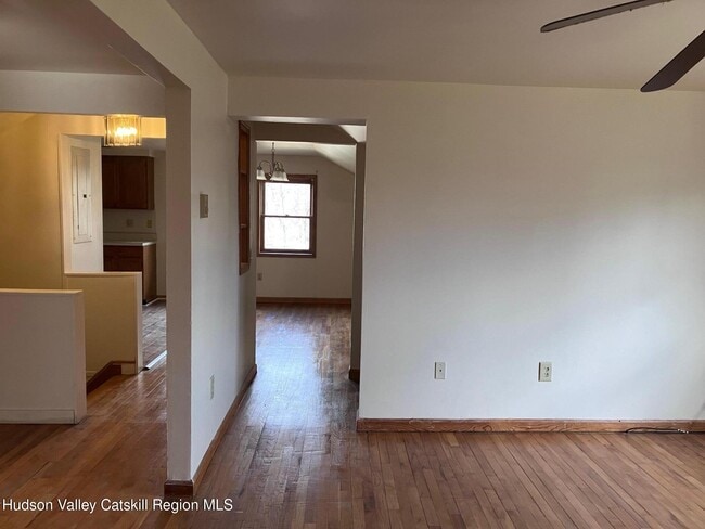 Building Photo - 274 N Rd