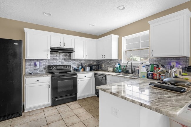 Building Photo - 10510 Plantain Ct