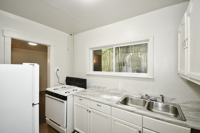 Building Photo - 1721 Montier St