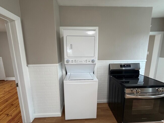 Building Photo - 10 Acton St