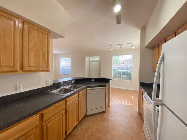 Building Photo - 6025 Westgate Dr