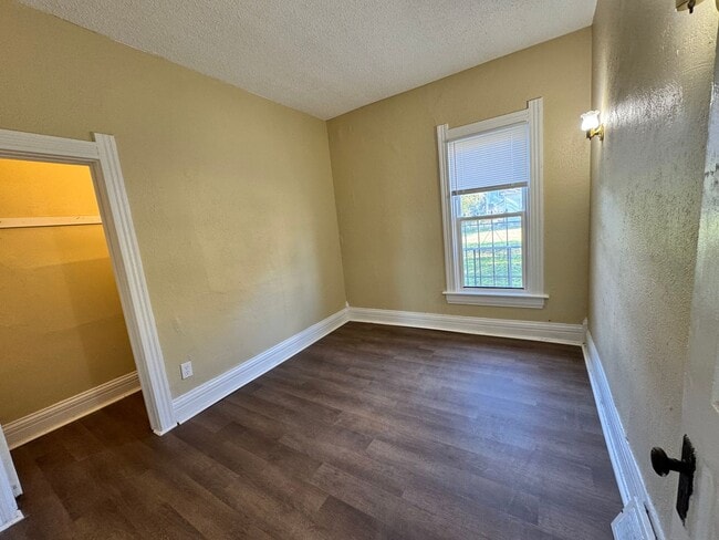 Building Photo - 4 Bedroom House