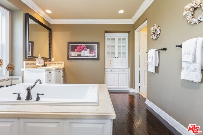 Building Photo - 7391 W Coastal View Dr