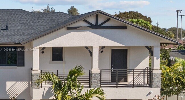 Building Photo - 5750 SW 44th St
