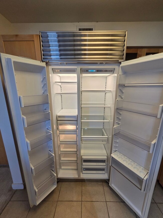 Building Photo - Immaculate Contemporary Living in Kaka‘ako- 2 bedroom, 2 bathroom, 2 covered parking stall, and I...