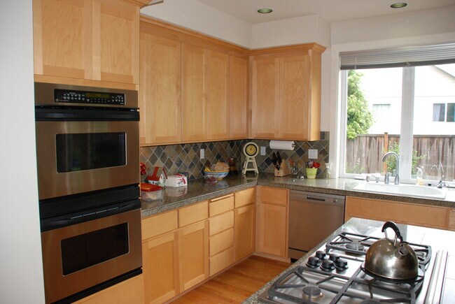 Building Photo - 20522 NE 23rd Ct