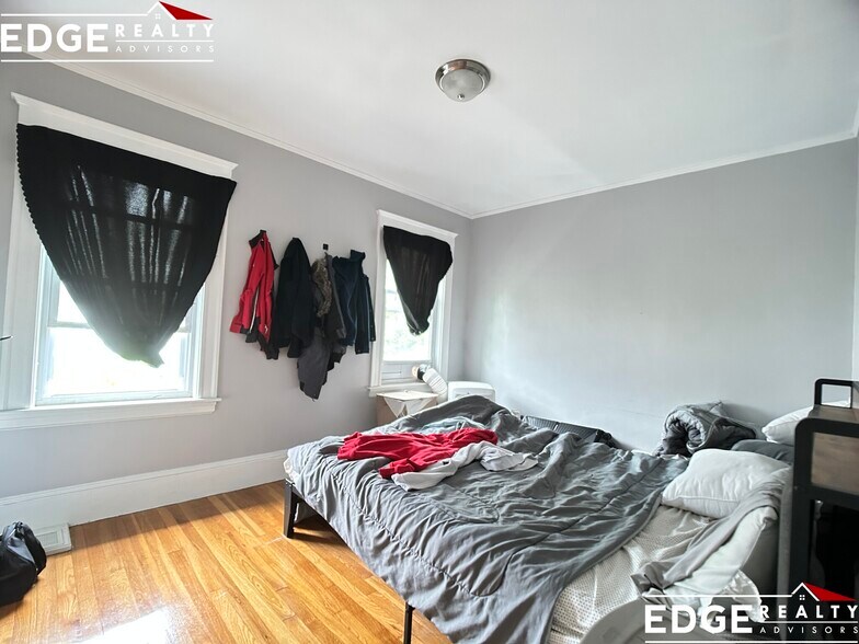 Building Photo - 36 Elmira St