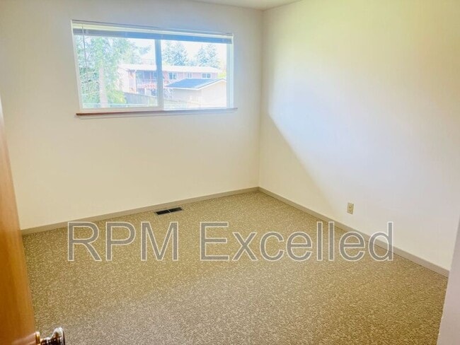 Building Photo - 3808 S 250th St