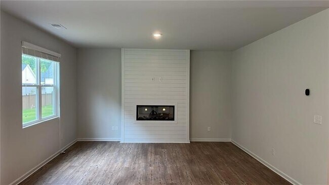Building Photo - 285 Springwood Ln